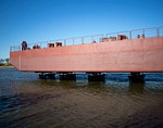 Хабаровский судозавод спустил на воду понтон-батопорт для защиты Хабаровска от наводнений